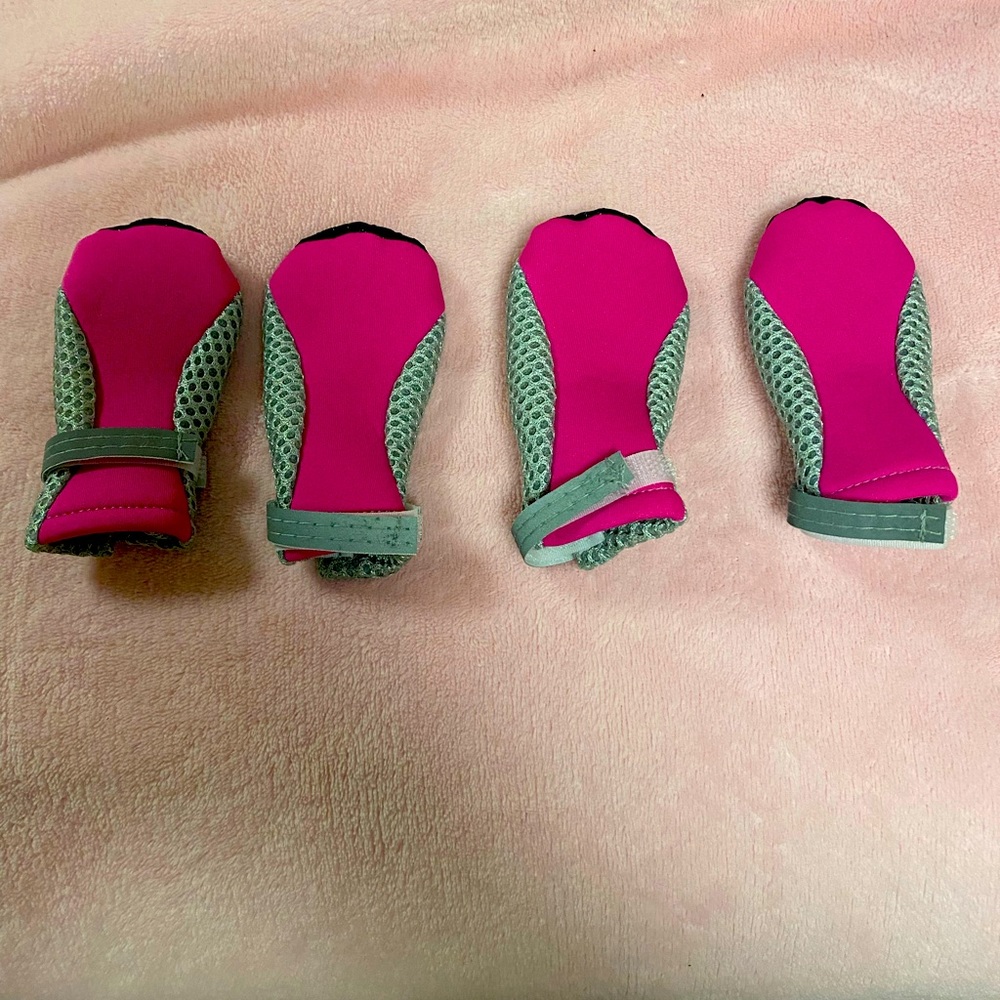 Dog/Cat shoes, Brand new! Pink
